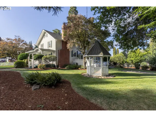 $924,900 | 803 North Main Avenue, Ridgefield, WA 98642
