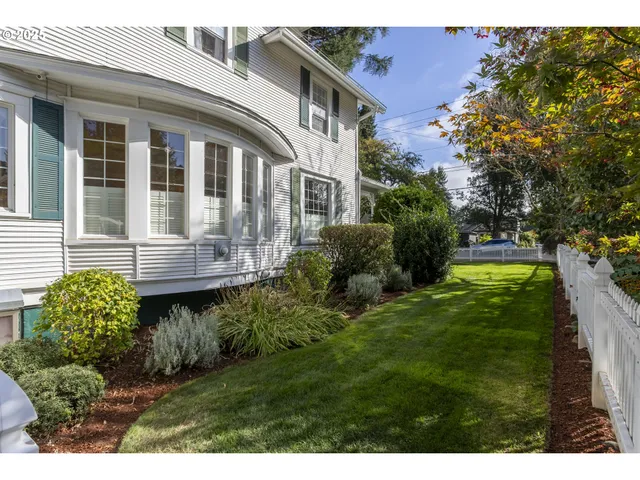 $924,900 | 803 North Main Avenue, Ridgefield, WA 98642