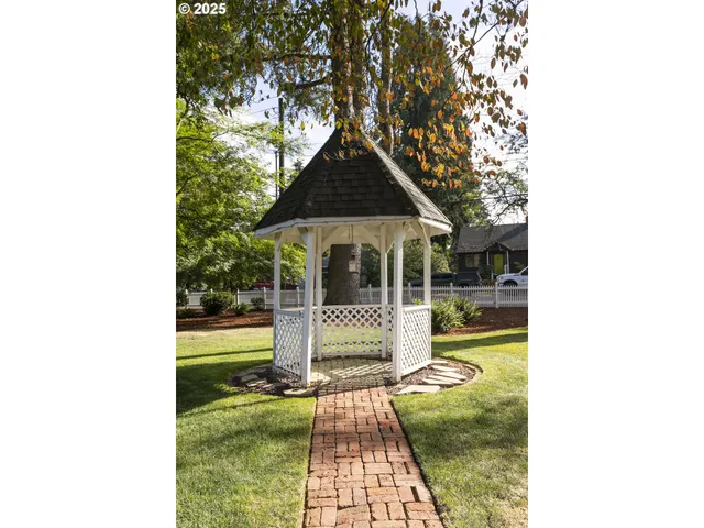 $924,900 | 803 North Main Avenue, Ridgefield, WA 98642