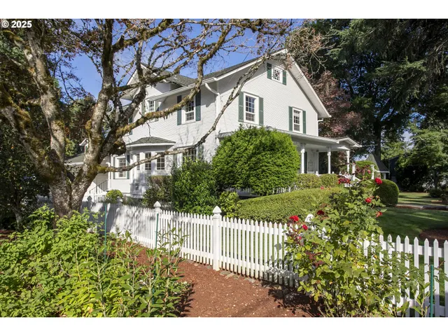 $924,900 | 803 North Main Avenue, Ridgefield, WA 98642