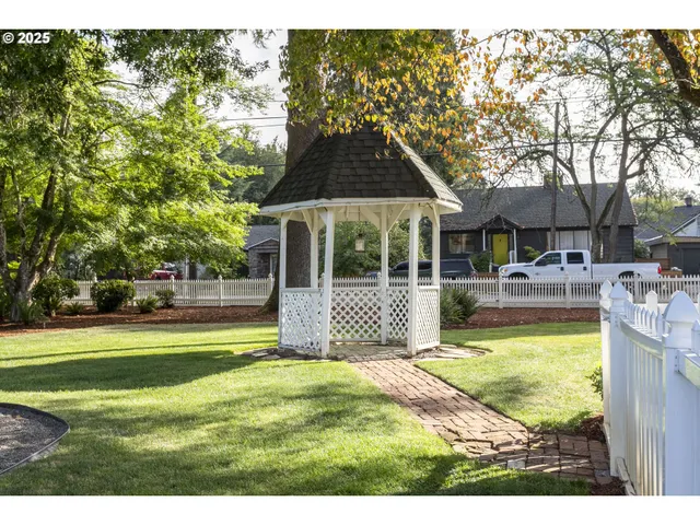 $924,900 | 803 North Main Avenue, Ridgefield, WA 98642