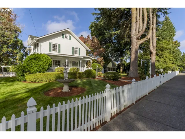 $924,900 | 803 North Main Avenue, Ridgefield, WA 98642