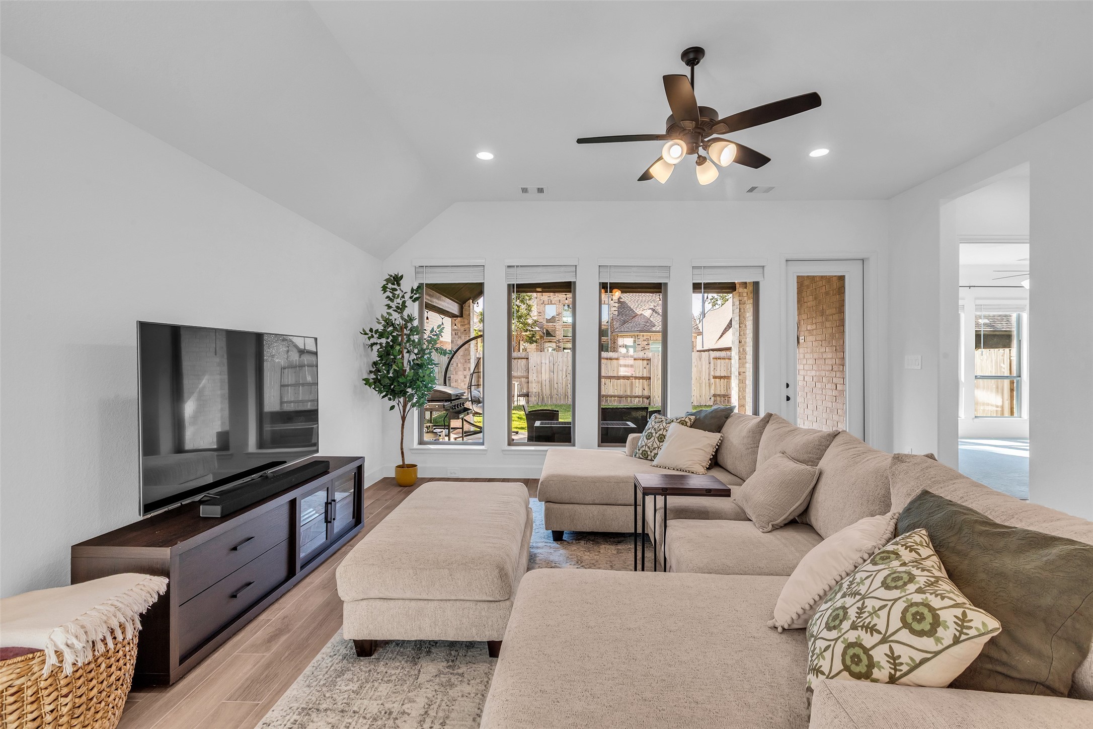 828 Coleto Run Conroe, TX 77304 - Photo 16 of 44