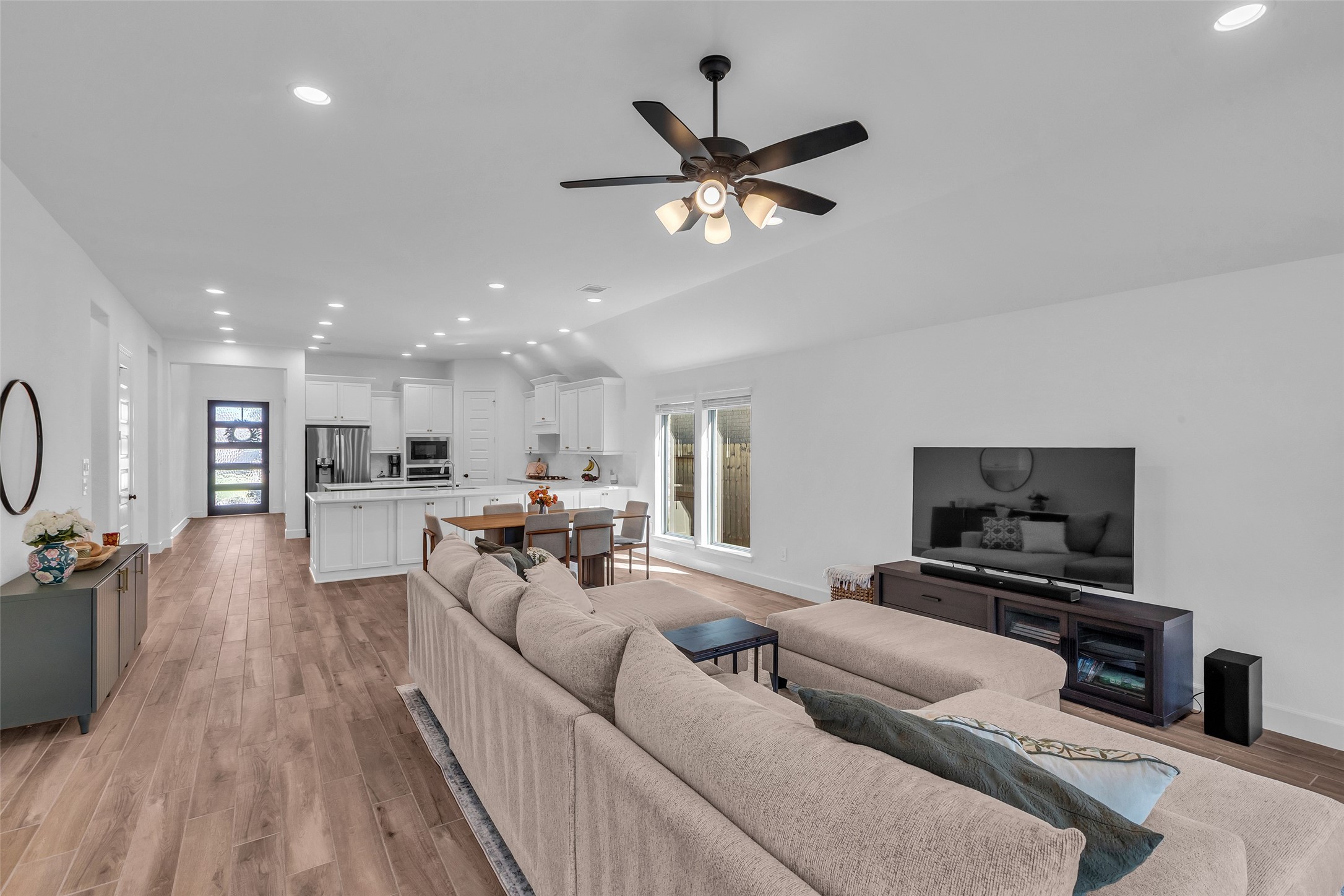 828 Coleto Run Conroe, TX 77304 - Photo 17 of 44