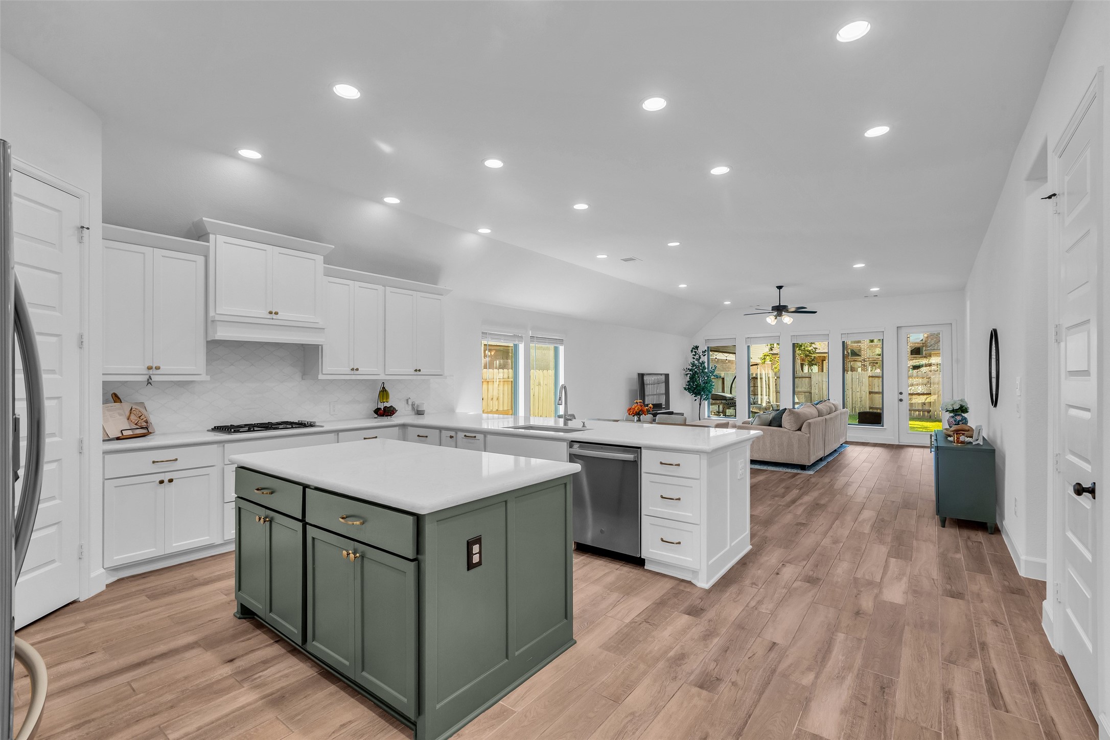 828 Coleto Run Conroe, TX 77304 - Photo 9 of 44