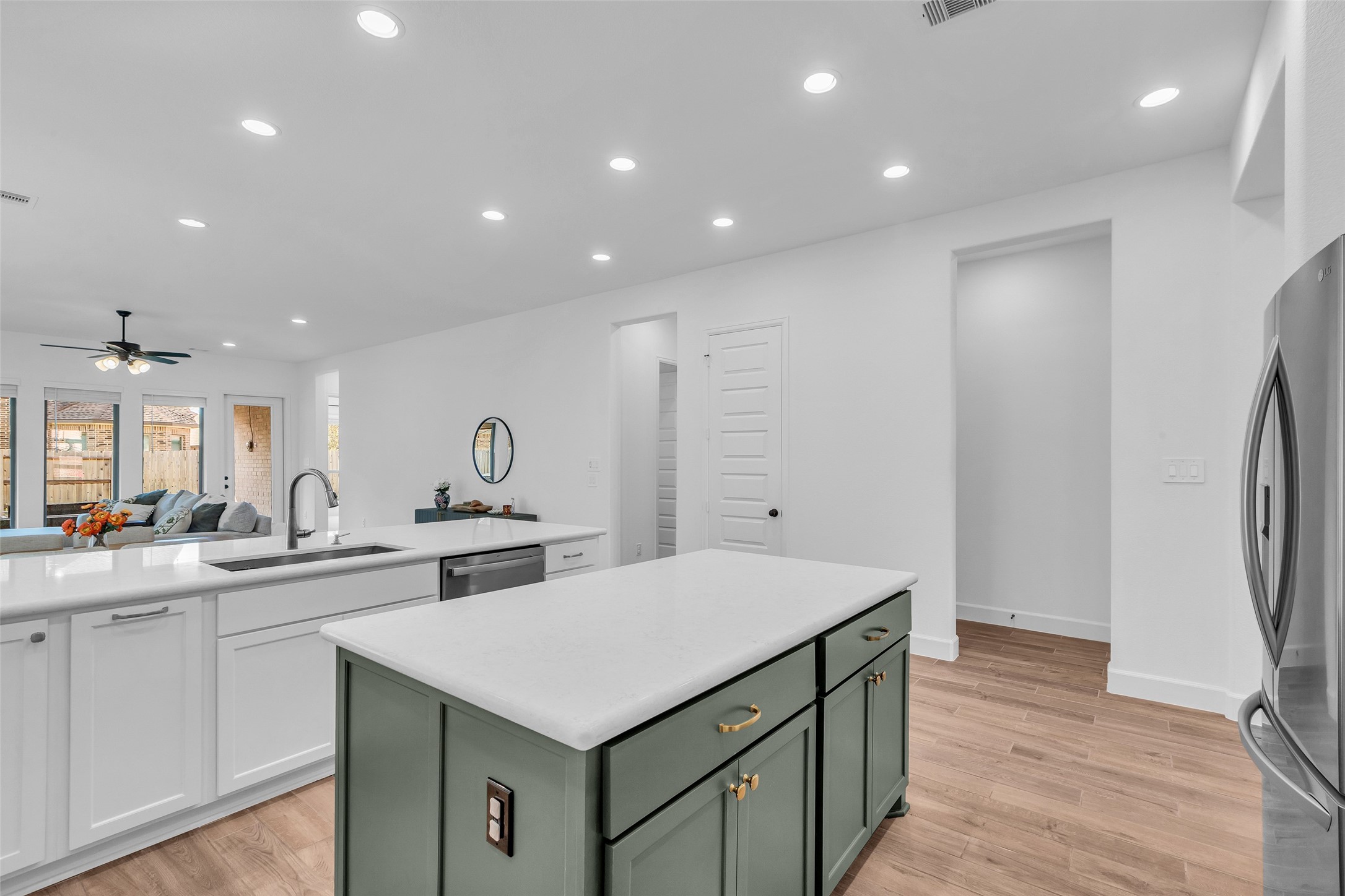 828 Coleto Run Conroe, TX 77304 - Photo 10 of 44