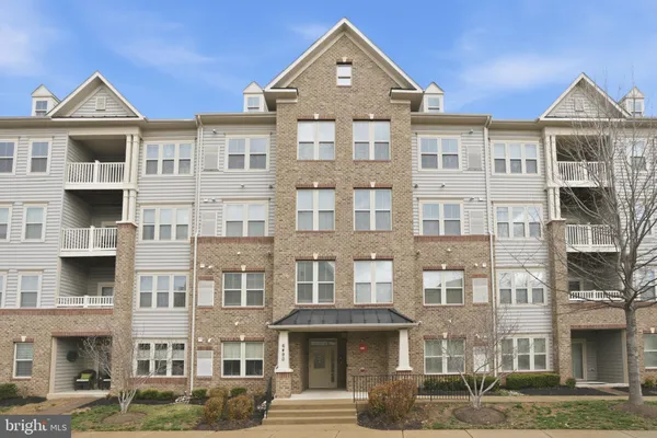 $320,000 | 6490 Calverton Drive, Unit 304, Frederick, MD 21703