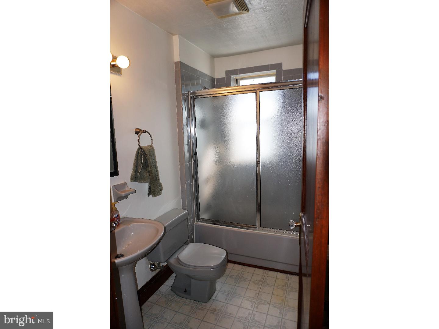 773 Mission Road Trenton, NJ 08620 - Photo 11 of 25 Bathroom