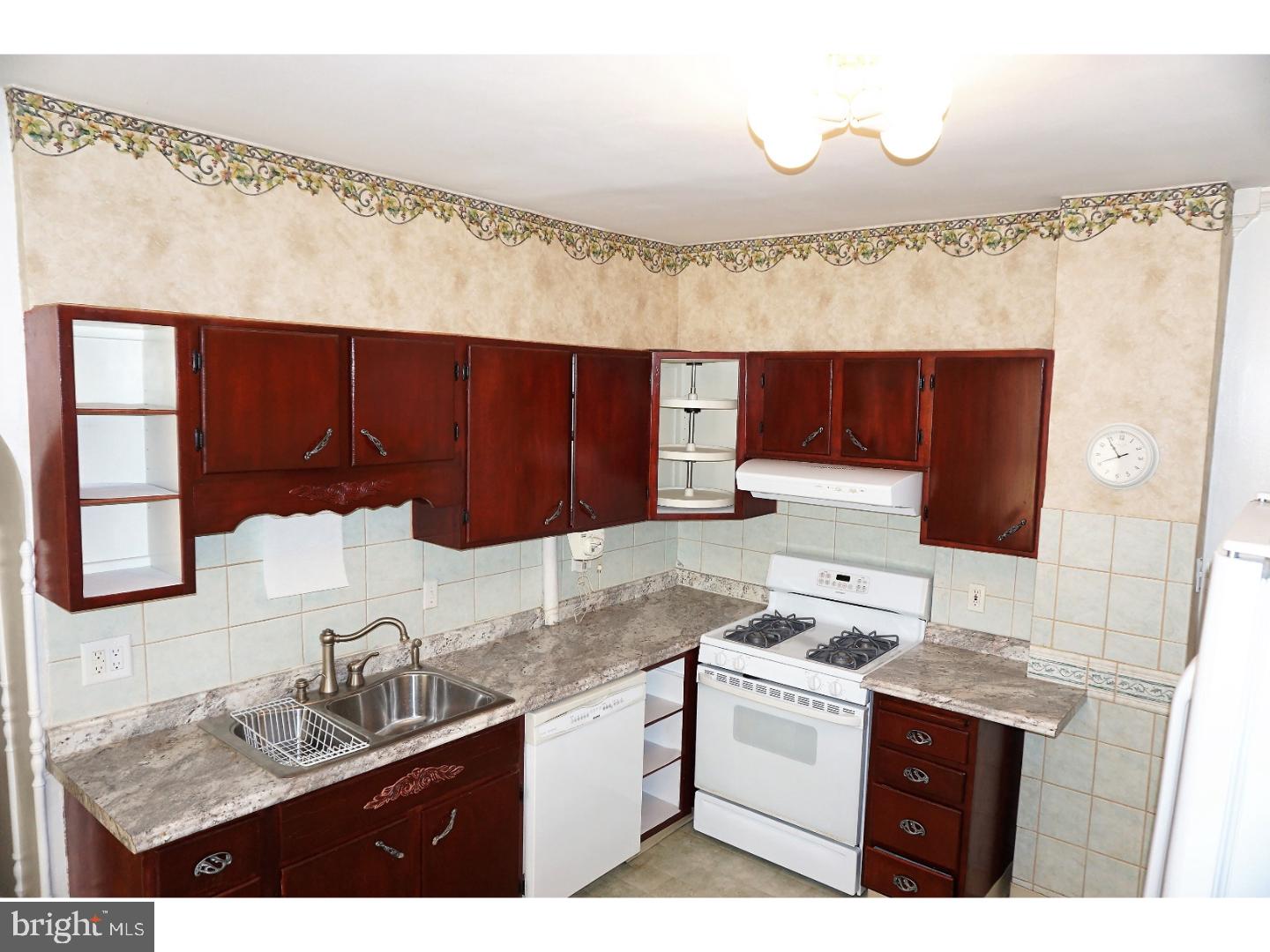 773 Mission Road Trenton, NJ 08620 - Photo 6 of 25 Kitchen