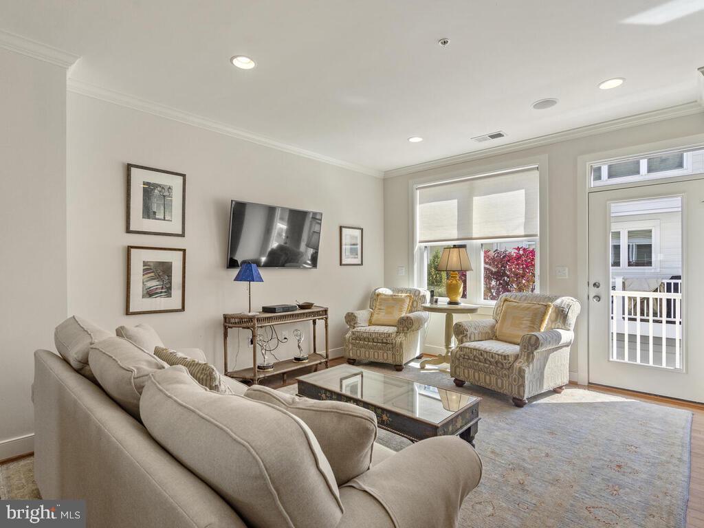 42 Ellsworth Heights Street Silver Spring, MD 20910 - Photo 10 of 67 Gallery Image 10