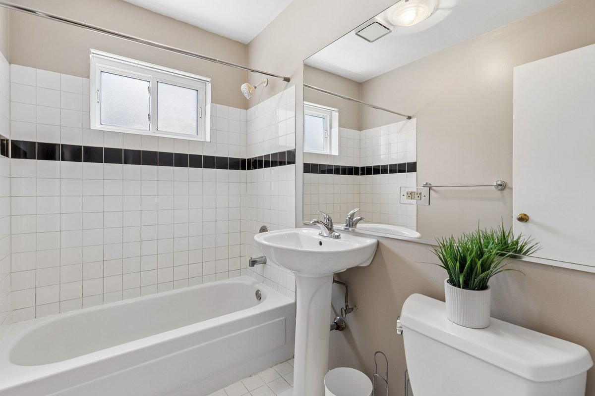 140 Green Bay Road, Unit 2 Glencoe, IL 60022 - Photo 15 of 28 a bathroom with a sink a toilet and shower