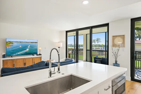 $875,000 | 1000 North Us Highway, Unit BE103, Jupiter, FL 33477