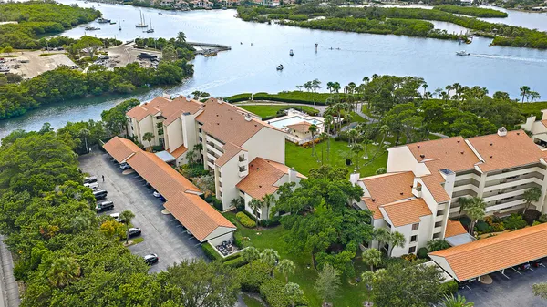 $875,000 | 1000 North Us Highway, Unit BE103, Jupiter, FL 33477