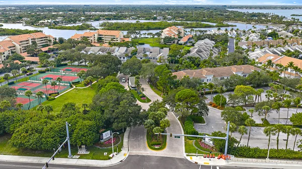 $875,000 | 1000 North Us Highway, Unit BE103, Jupiter, FL 33477