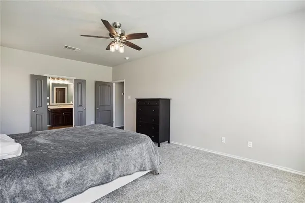 a very nice looking room with a ceiling fan