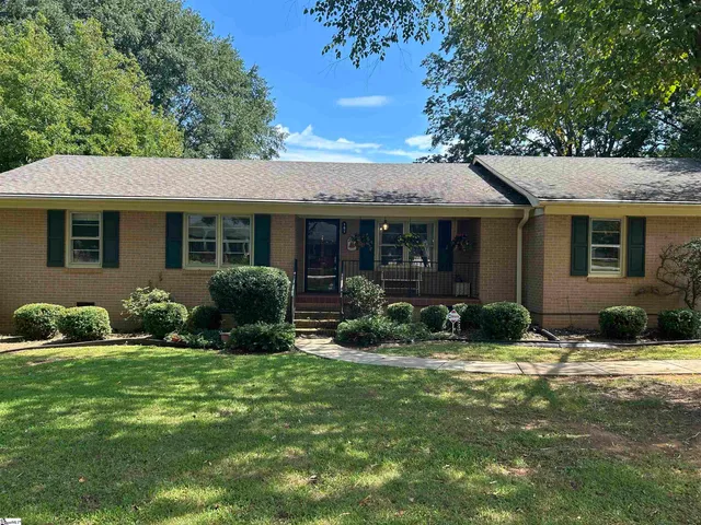 $325,000 | 101 Sumter Street, Clinton, SC 29325