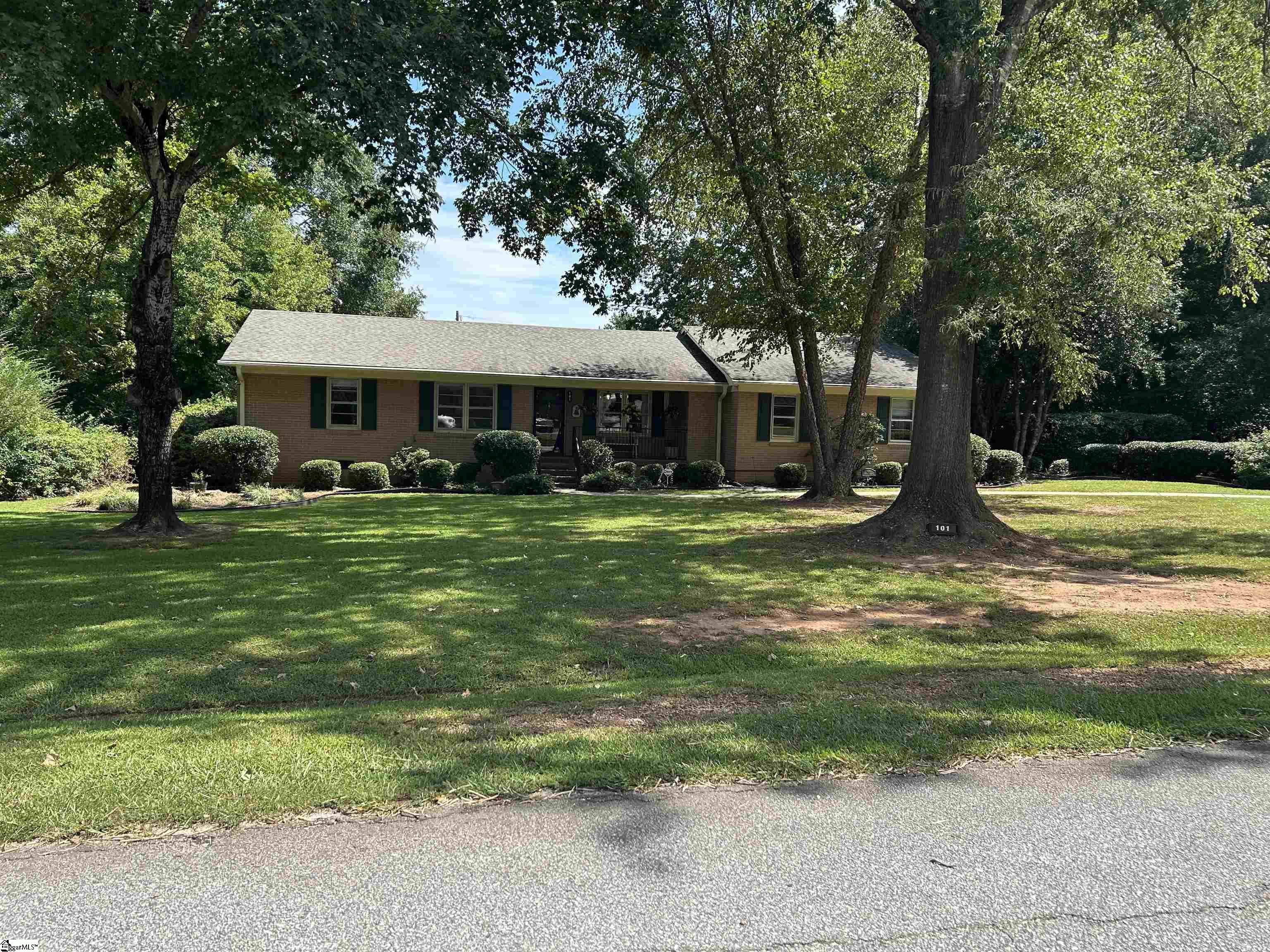 101 Sumter Street Clinton, SC 29325 - Photo 2 of 50