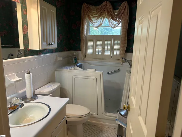 $299,900 | 101 Sumter Street, Clinton, SC 29325