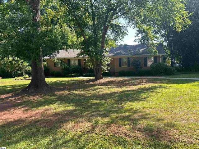 $325,000 | 101 Sumter Street, Clinton, SC 29325