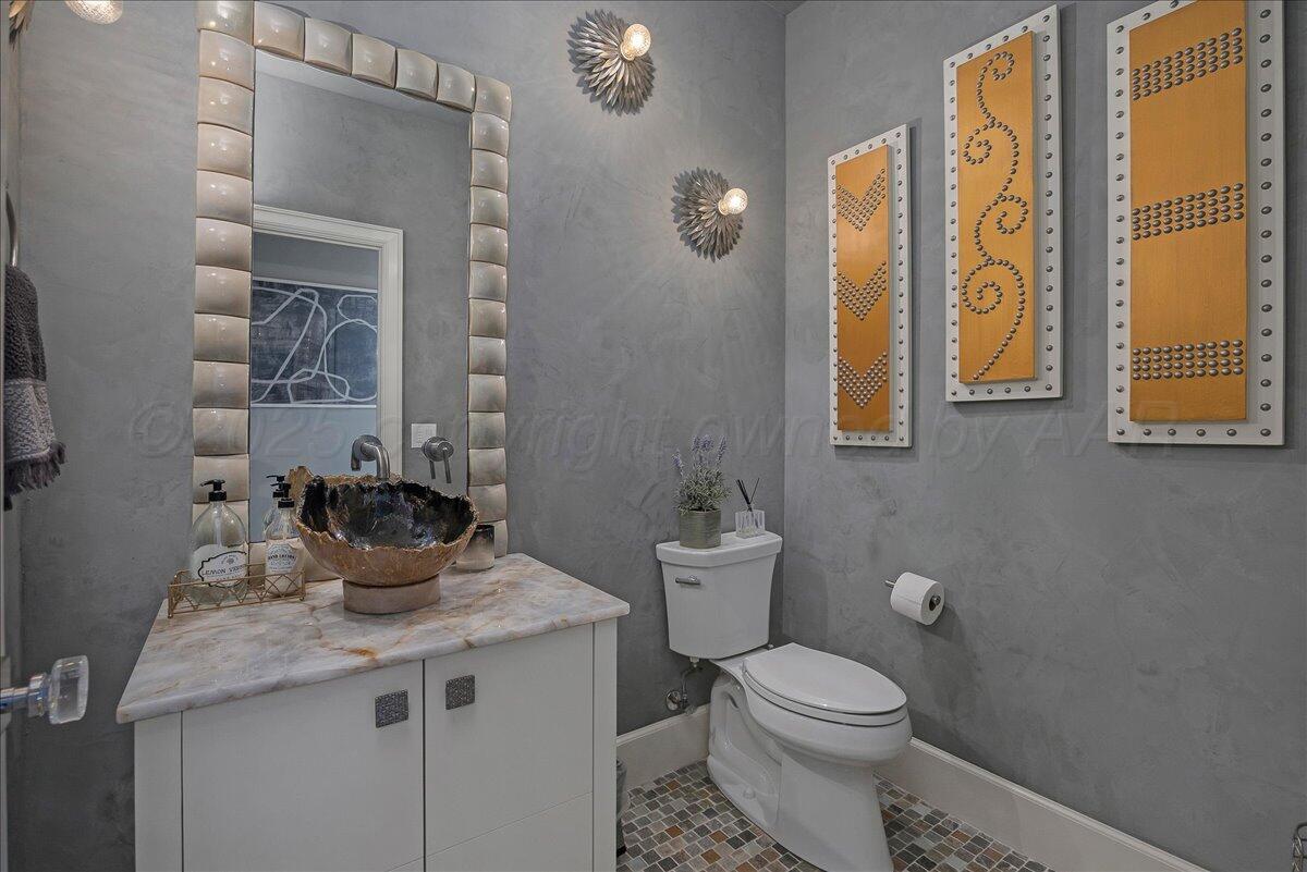 8100 Georgetown Drive Amarillo, TX 79119 - Photo 36 of 47 Powder Room