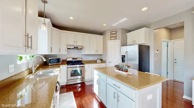 $3,200 | 182 Chapin Way, Oswego, IL 60543