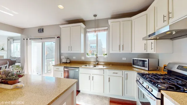 $3,200 | 182 Chapin Way, Oswego, IL 60543