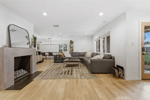 $1,549,000 | 5208 Woodman Avenue, Sherman Oaks, CA 91401