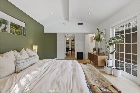 $1,549,000 | 5208 Woodman Avenue, Sherman Oaks, CA 91401