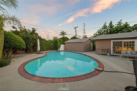 $1,449,500 | 5208 Woodman Avenue, Sherman Oaks, CA 91401
