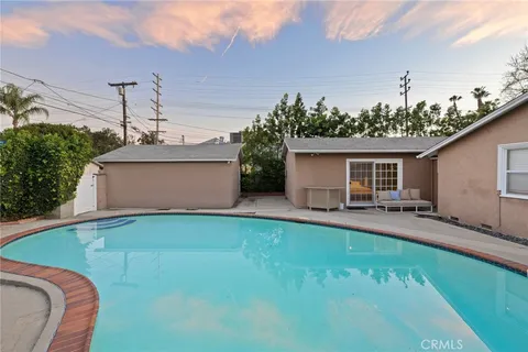 $1,549,000 | 5208 Woodman Avenue, Sherman Oaks, CA 91401