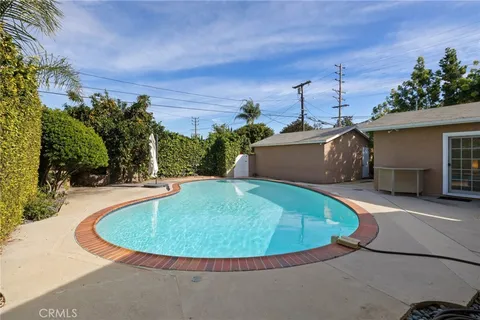 $1,549,000 | 5208 Woodman Avenue, Sherman Oaks, CA 91401