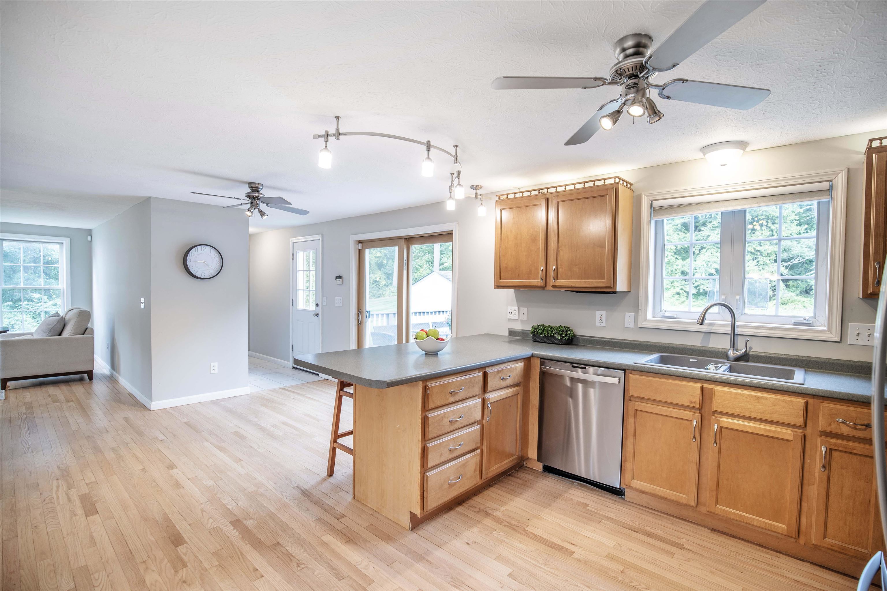 1480 Lake Shore Road Manchester, NH 03109 - Photo 31 of 35 Gallery Image 31
