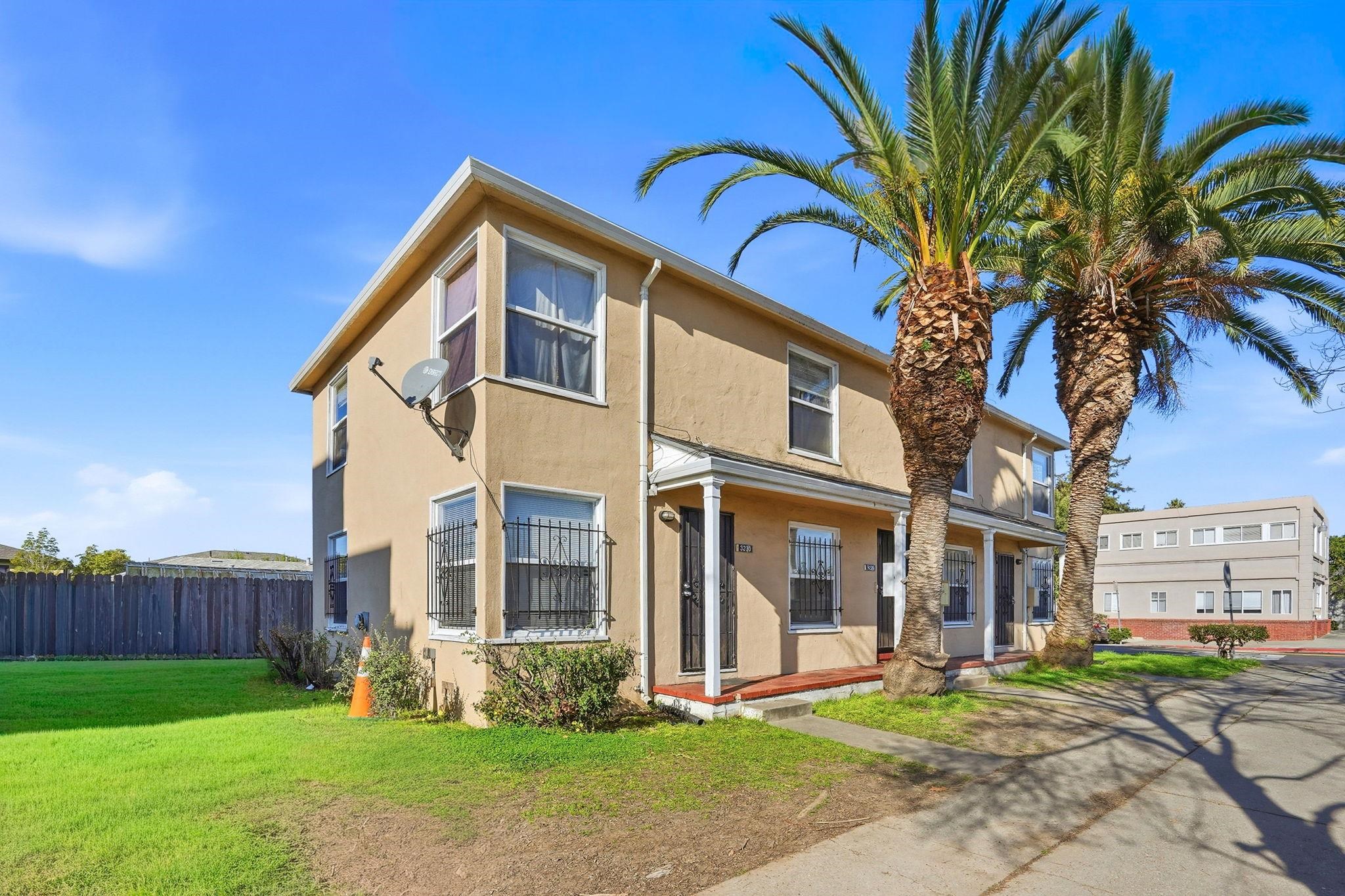 3224 Sacramento Street Berkeley, CA 94702 - Photo 2 of 21 a front view of a house with garden