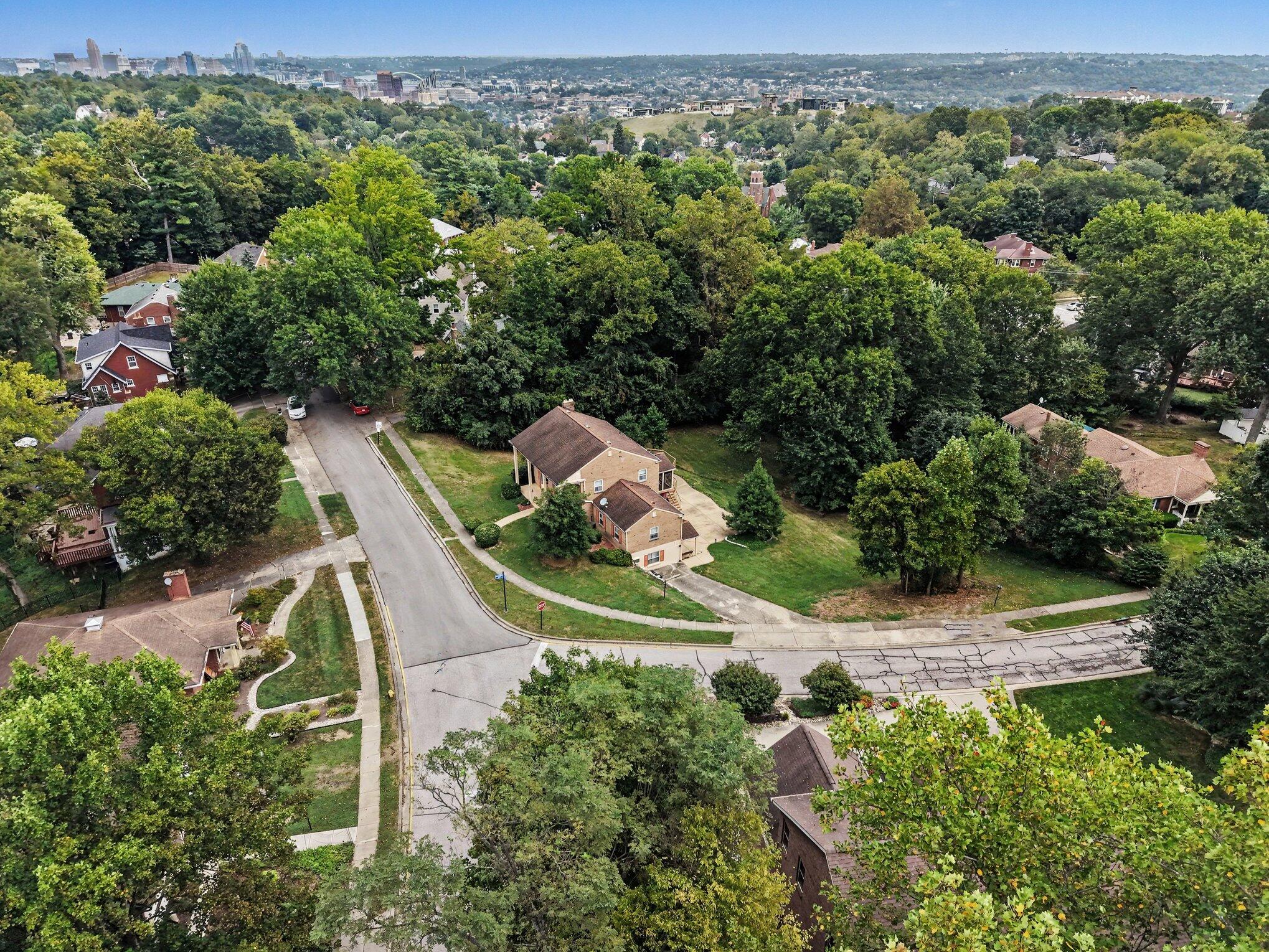 1027 Lawton Road Covington, KY 41011 - Photo 28 of 38 030_file_7503