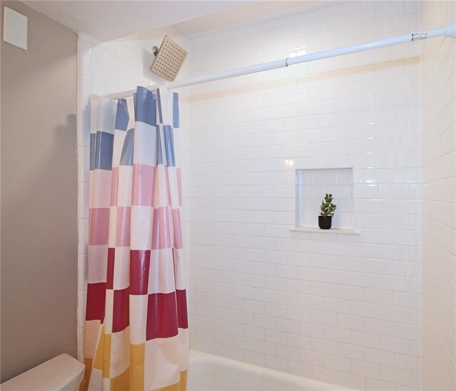 38 La Rue Place Northwest Atlanta, GA 30327 - Photo 28 of 78 a bathroom with a bathtub and shower