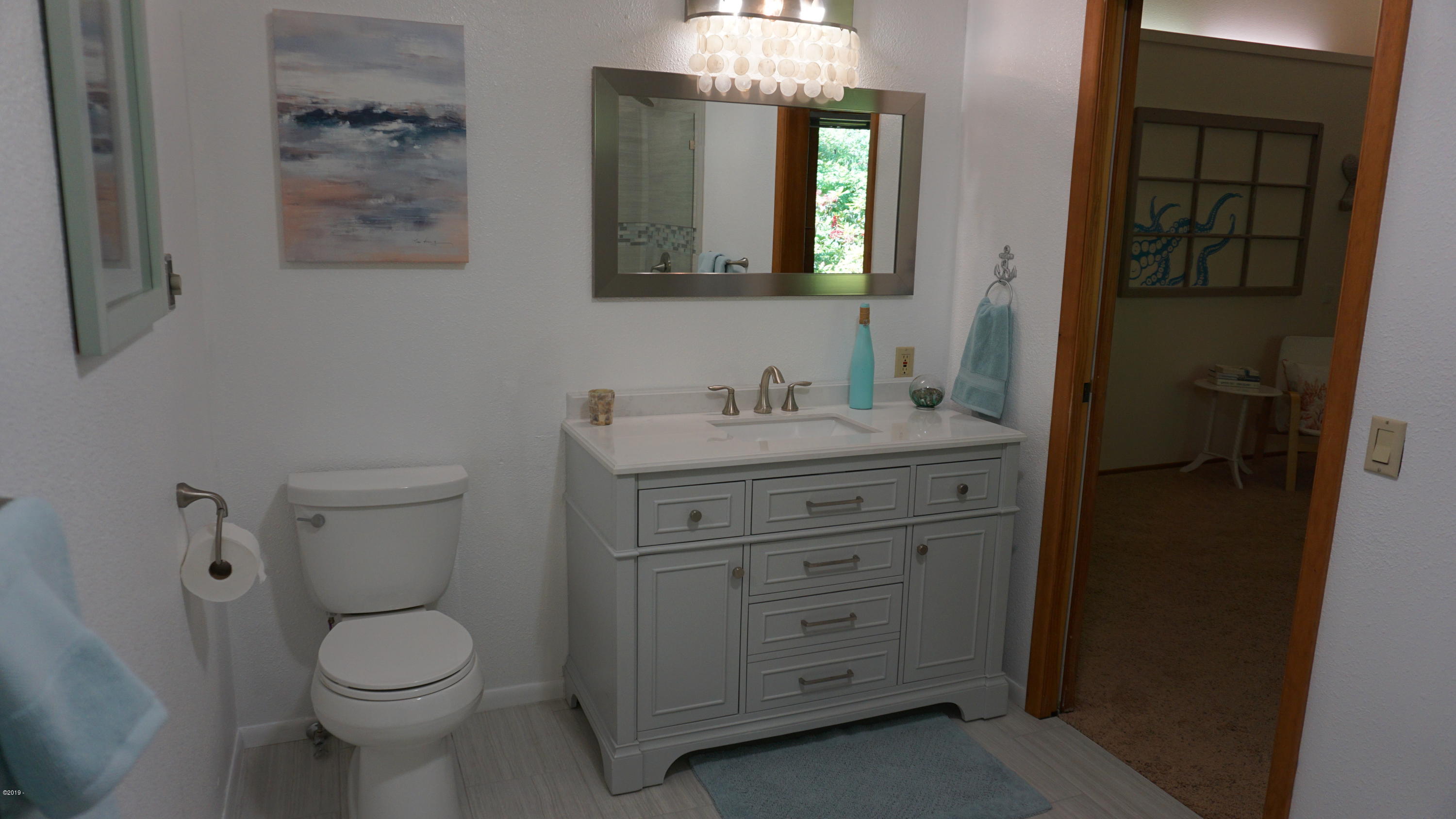 80 Reeves Circle Yachats, OR 97498 - Photo 18 of 30 Guest Bath