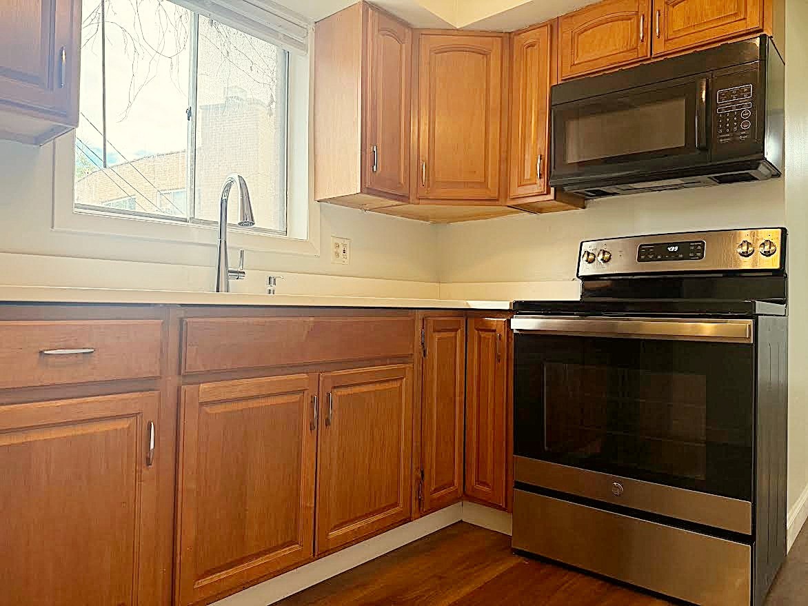 6911 North Ridge Boulevard, Unit 2C Chicago, IL 60645 - Photo 4 of 14