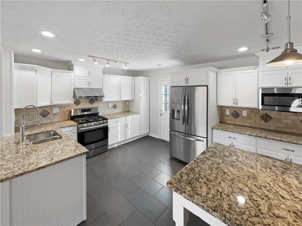 72 Ann Circle Cartersville, GA 30121 - Photo 2 of 23