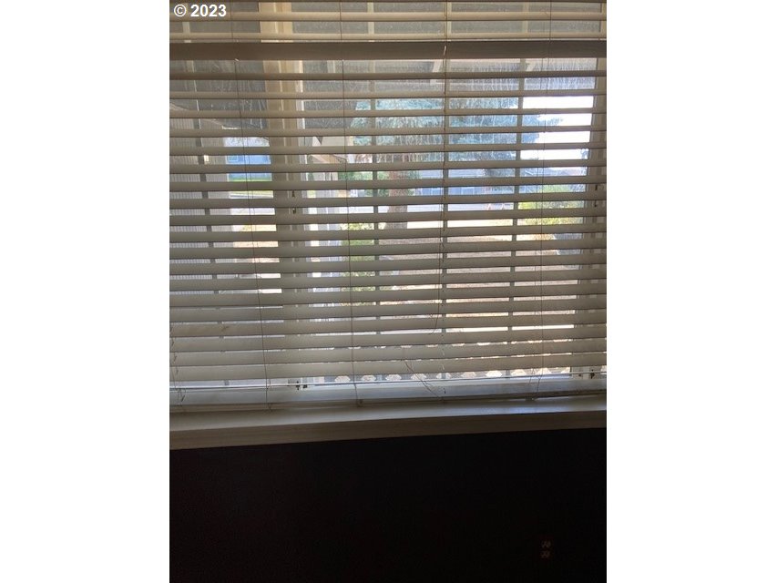 605 Southwest Nye Avenue Pendleton, OR 97801 - Photo 11 of 36 a view of a window