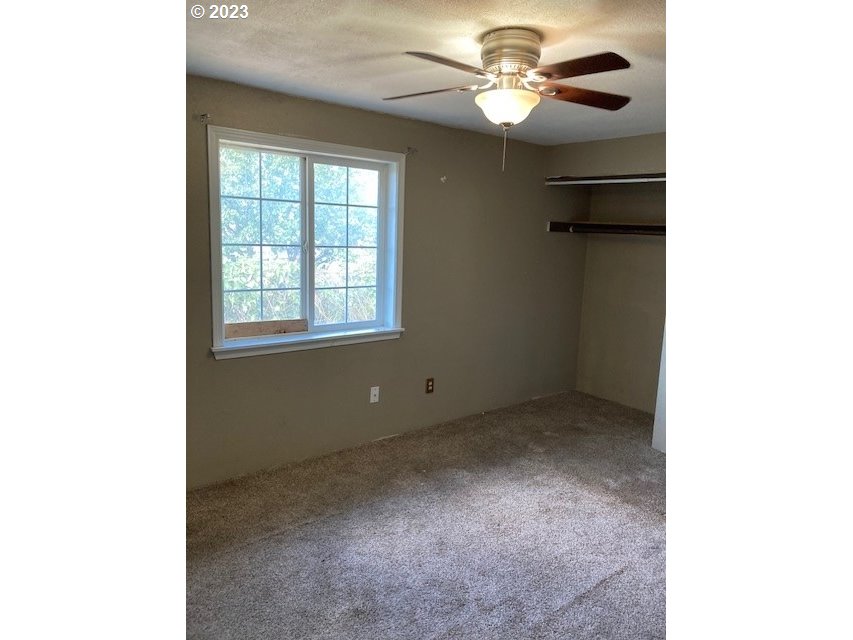 605 Southwest Nye Avenue Pendleton, OR 97801 - Photo 16 of 36 a view of room with a ceiling fan