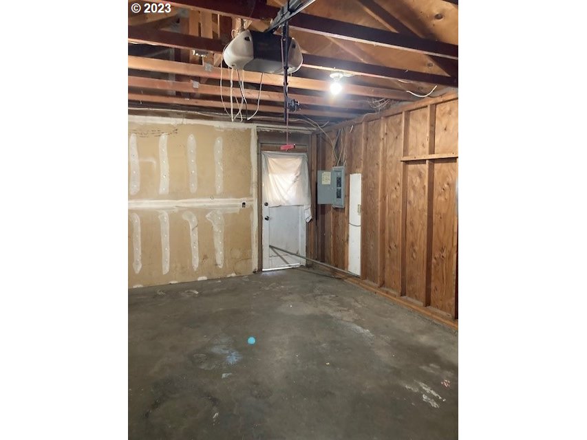 605 Southwest Nye Avenue Pendleton, OR 97801 - Photo 26 of 36 a view of a room with a door