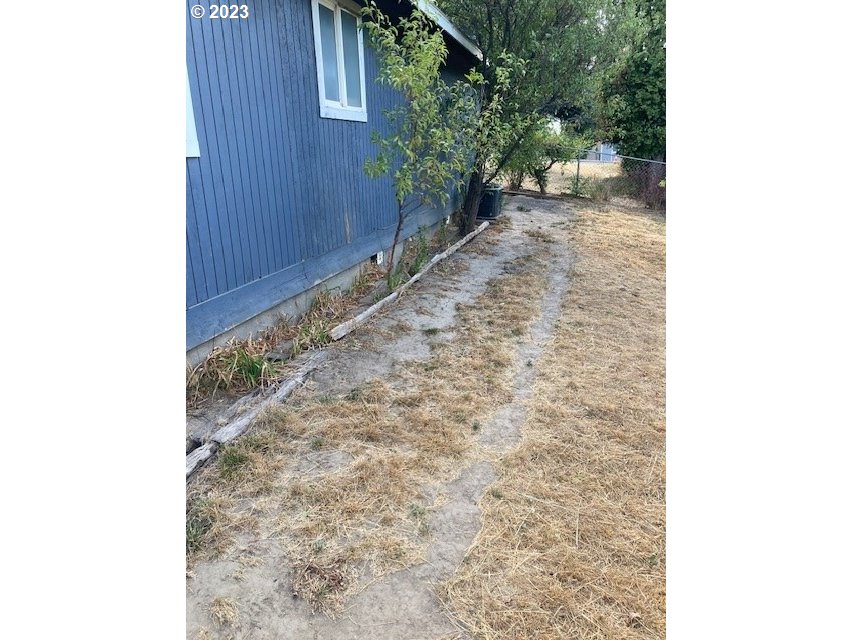 605 Southwest Nye Avenue Pendleton, OR 97801 - Photo 28 of 36 a view of a backyard with sitting area