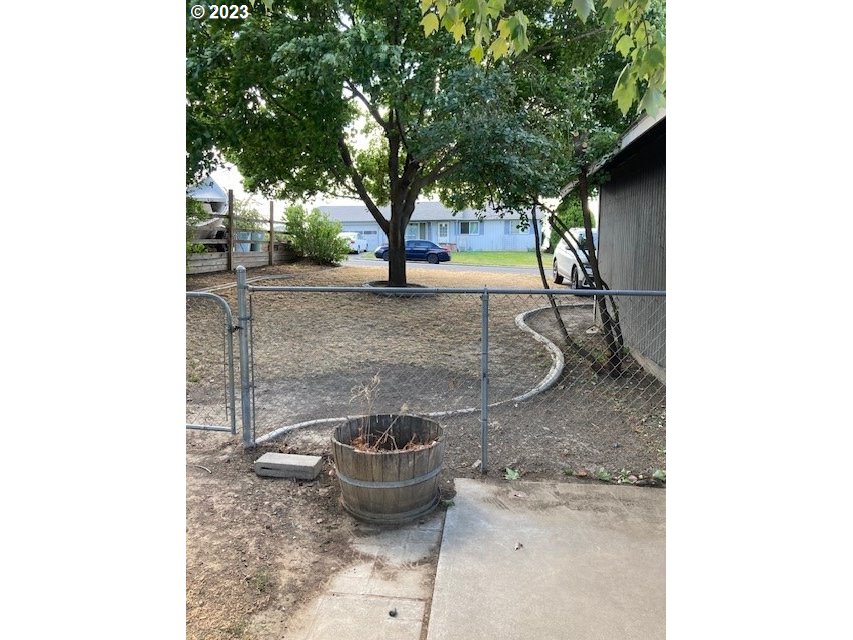 605 Southwest Nye Avenue Pendleton, OR 97801 - Photo 29 of 36 a view of outdoor space and patio
