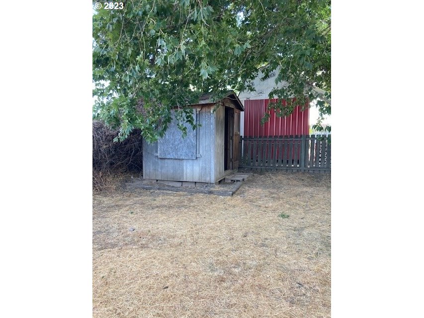 605 Southwest Nye Avenue Pendleton, OR 97801 - Photo 33 of 36 a house view with a outdoor space