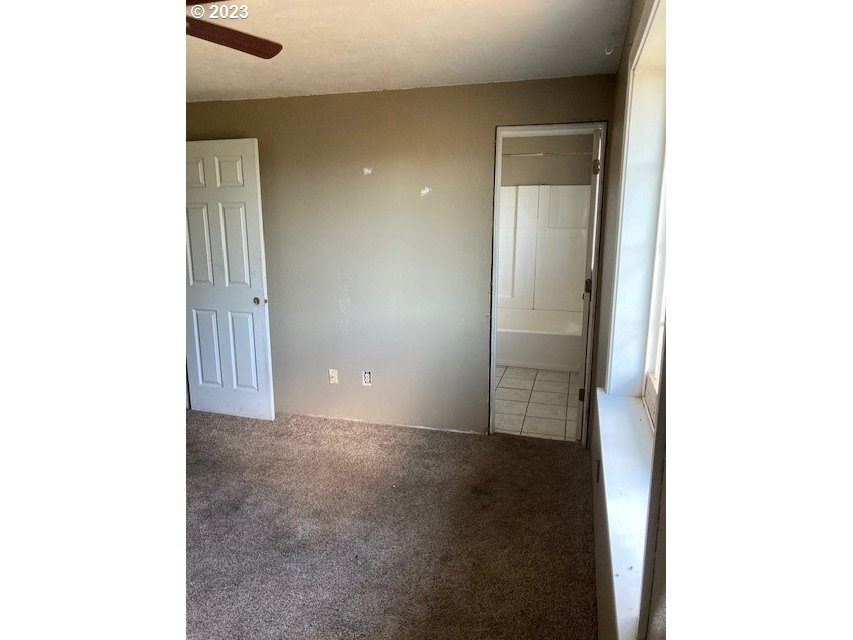 605 Southwest Nye Avenue Pendleton, OR 97801 - Photo 4 of 36 a view of an empty room