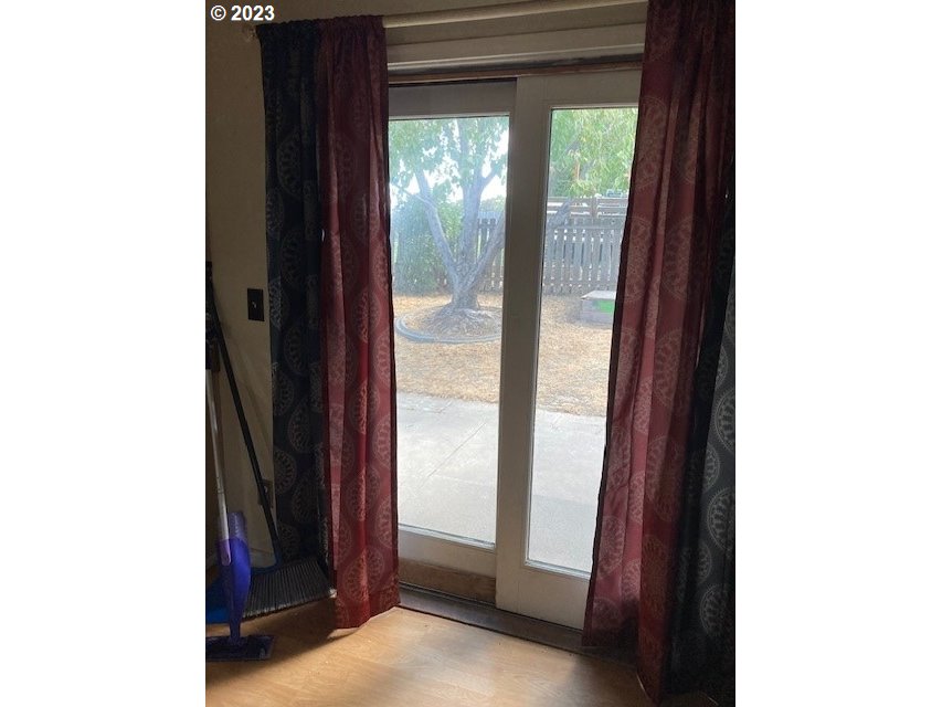 605 Southwest Nye Avenue Pendleton, OR 97801 - Photo 6 of 36 a view of a front door