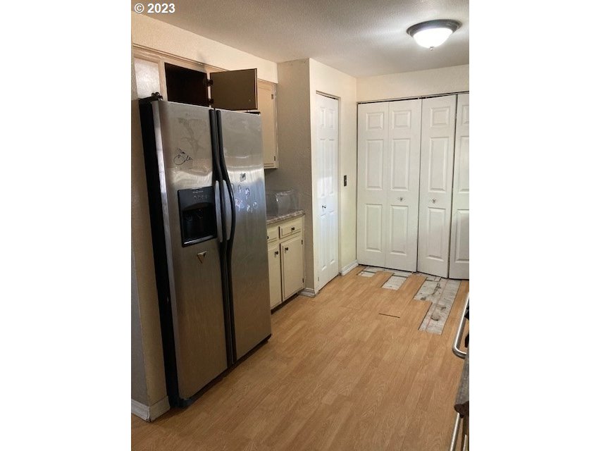 605 Southwest Nye Avenue Pendleton, OR 97801 - Photo 8 of 36 a view of bathroom