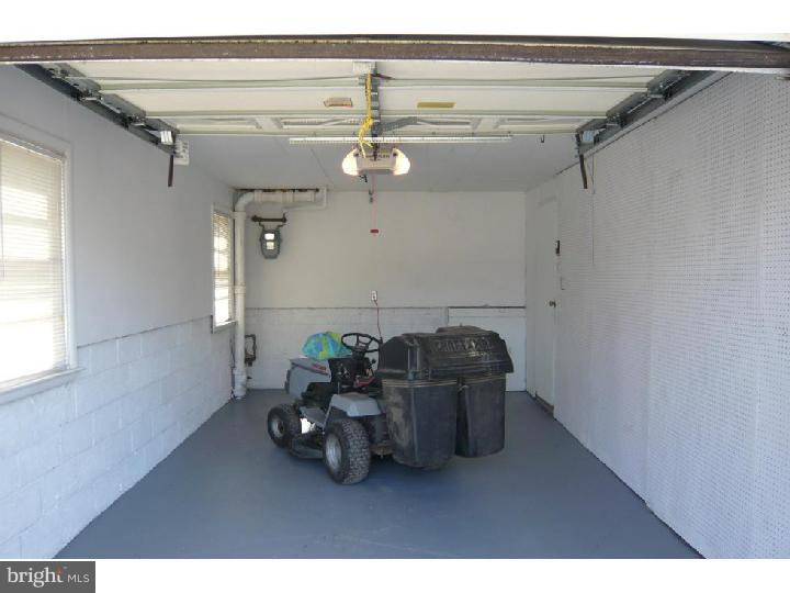 1204 Evergreen Road Wilmington, DE 19803 - Photo 19 of 24 Garage