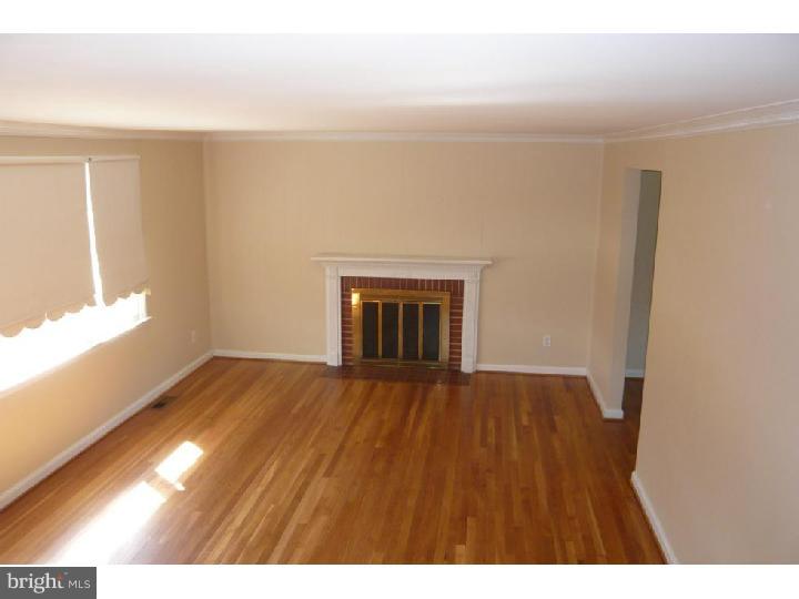 1204 Evergreen Road Wilmington, DE 19803 - Photo 5 of 24 Living Room