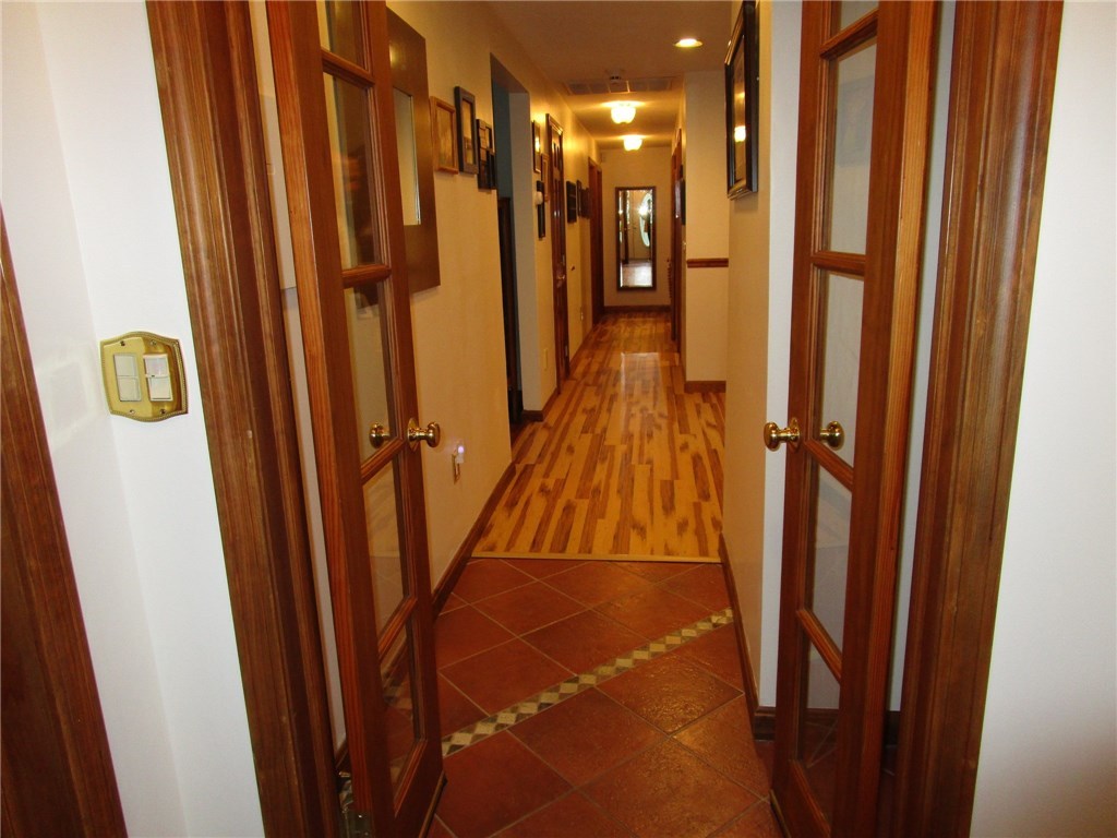 61 Fox Run Cranston, RI 02921 - Photo 3 of 35 Gallery Image 3